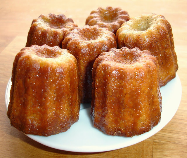 http://lechefmtl.blogspot.com/2014/09/canneles-bordelais.html