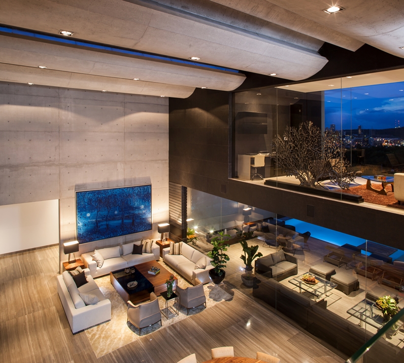 Open interior in Dominant modern mansion by GLR Arquitectos