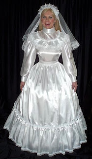 Fully lockable sissy sedding dress.