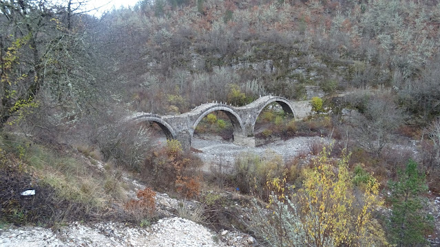 πέτρινο γεφύρι