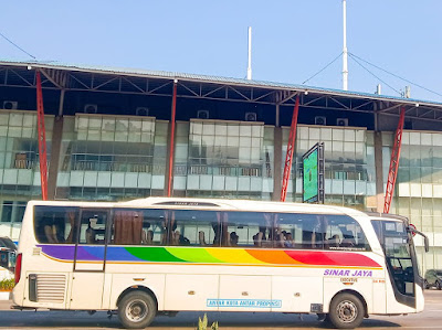 Foto Bus Sinar Jaya 54RB di Terminal