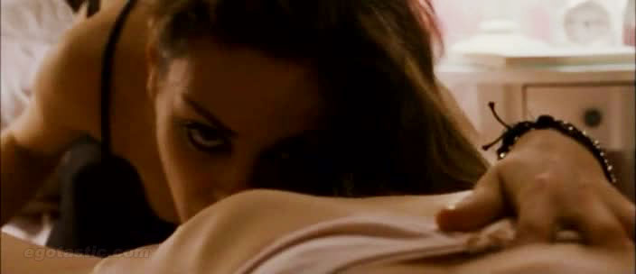 Here is your first look at Mila Kunis and Natalie Portman's make-out scene