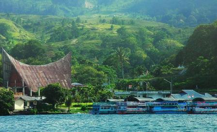  terbentang dari panorama menarik Danau Toba hingga hutan di Bukit Lawang yang menjadi tem Tempat wisata di Sumatera Utara Wajib Anda Kunjungi