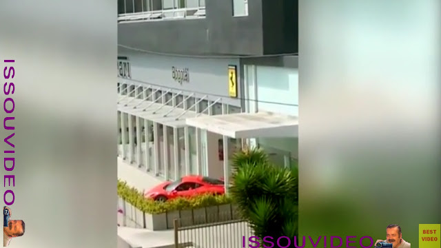 Ferrari parking fail issouvideo