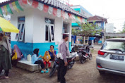 Personil Polsek Karangnunggal Korkom dengan Para Pengunjung Pasar Rancabakung