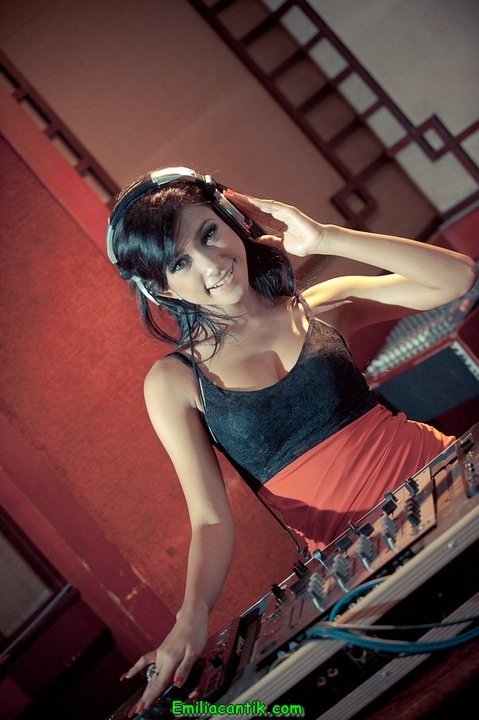 Foto: Amel Elviani DJ Cewek Paling Seksi se-Indonesia