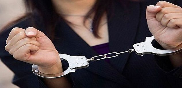 ΡΟΔΟΣ: Ρουμάνα Συνελήφθη για εκβιασμό του παντρεμένου φίλου της