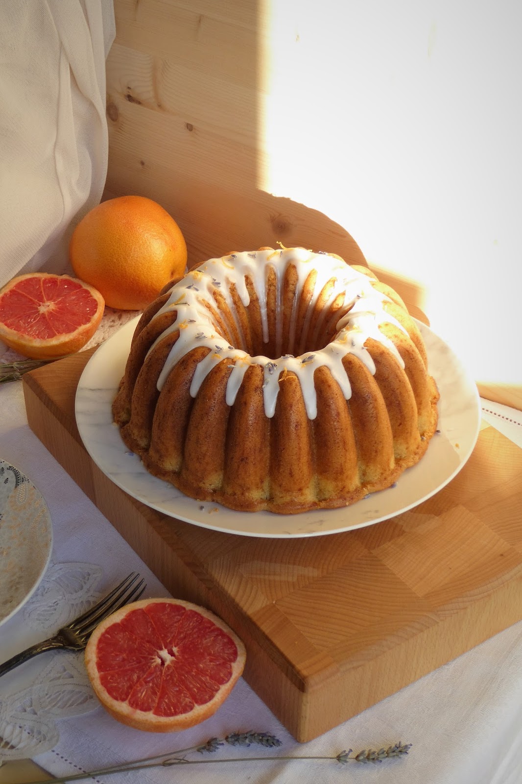 https://alf-lachefa.blogspot.com.es/2016/08/bundt-cake-de-pomelo-rosa-y-lavanda.html