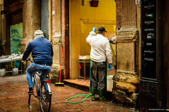 Dom z Kamienia una delle vie di Bologna