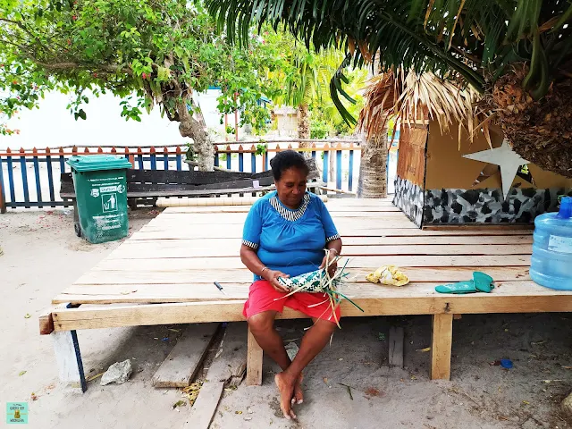 Gente local en Arborek, Raja Ampat