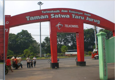 Taman Satwa Taru Jurug gate