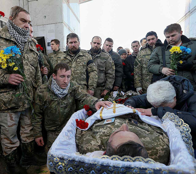 Soldado ucraniano católico morto em recente ataque dos separatistas pró-russos violando os acordos de Minsk. Combates retomaram com intensidade.