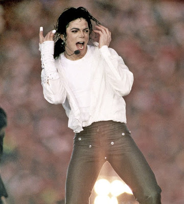 Michael Jackson in action in the Super Bowl into mid-27 on January 31, 1993 (Photo: Al Messerschmidt / Getty Images)
