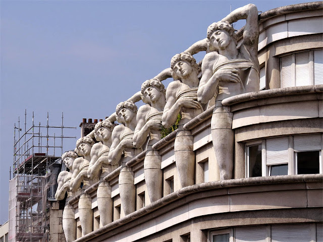 Detail of the facade, commissariat du 12ème arrondissement, rue de Rambouillet, avenue Daumesnil, Paris