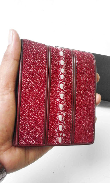 http://jogja-craft.com/category/dompet-pria/