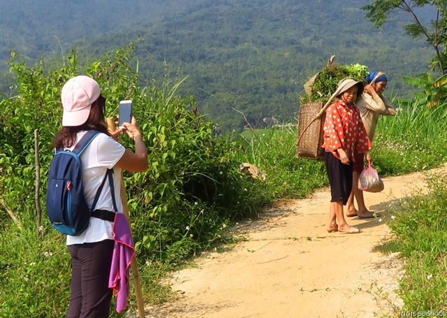 Hiking in PU Luong, near Kho Muong village