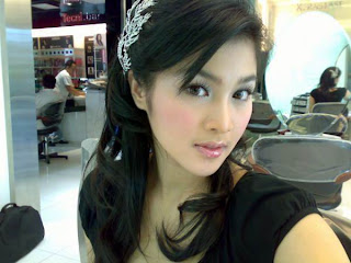 Sandra Dewi Beautiful and Sweet Indonesian Girl