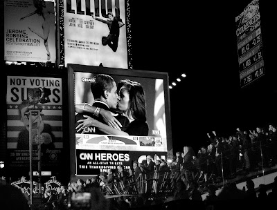 black and white kissing photography. lack and white kissing