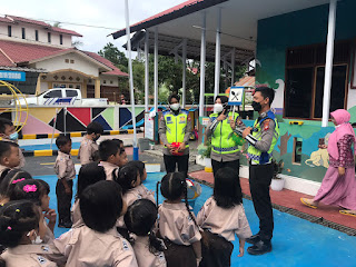 Polres Sekadau Edukasi Murid TK Kemala Bhayangkari 06 Tentang Disiplin Lalu Lintas