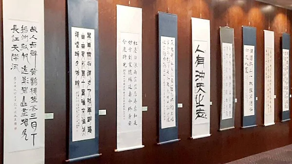 ▲「蠡畔翰墨」書法創作聯展於明道大學承正圖書館展出。（圖／記者林明佑攝）