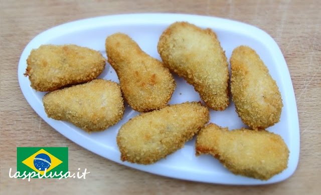 Ricetta delle coxinhas brasiliane, deliziose crocchette di pollo