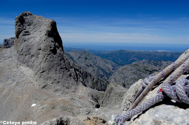 Picu Urriellu o Naranjo de Bulnes desde la primera reu de la Torre del Oso.