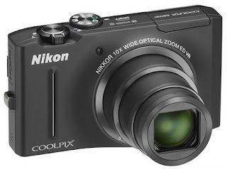 Nikon COOLPIX S8100 es una cámara compacta Full HD buena para trabajar en condiciones de mala iluminación.