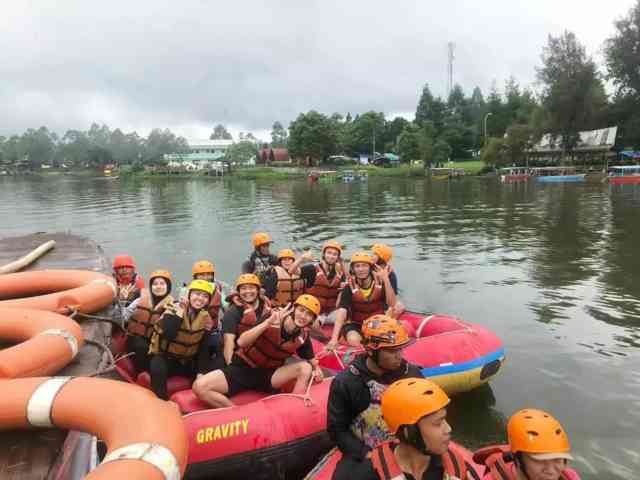 Perhu rafting di situ cileunca