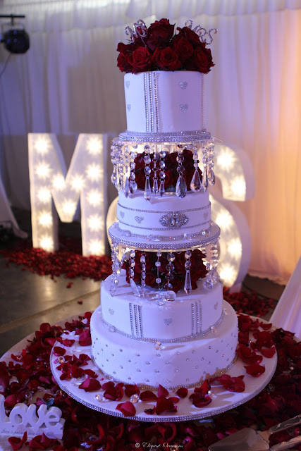 sparkling-wedding-cake-with-crystal-arrangment-and-red-roses-topper