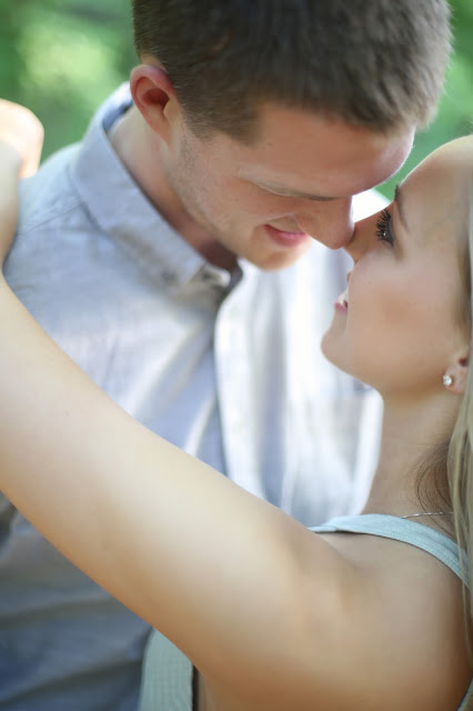 romantic engagment pictures in sioux city iowa