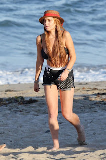 Lindsay Lohan, Lindsay Lohan travel holiday, Malibu, Malibu Beach, Malibu Beach TRavel, Malibu cheap travel tour, Malibu hot vacation, malibu hotel, Lindsay Lohan bikini, Lindsay Lohan singer