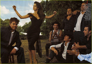 Penelope Cruz hot black dress photo