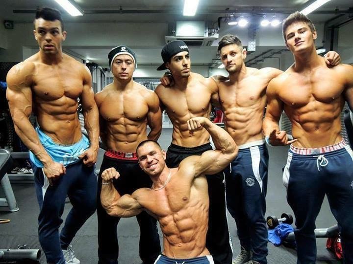 bodybuilder-group-photo