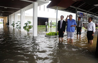 foto dan video banjir jakarta 2013