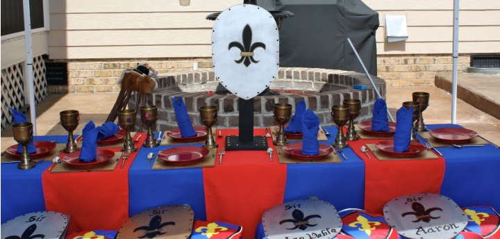 Love the bunting and table setup at this party How royal