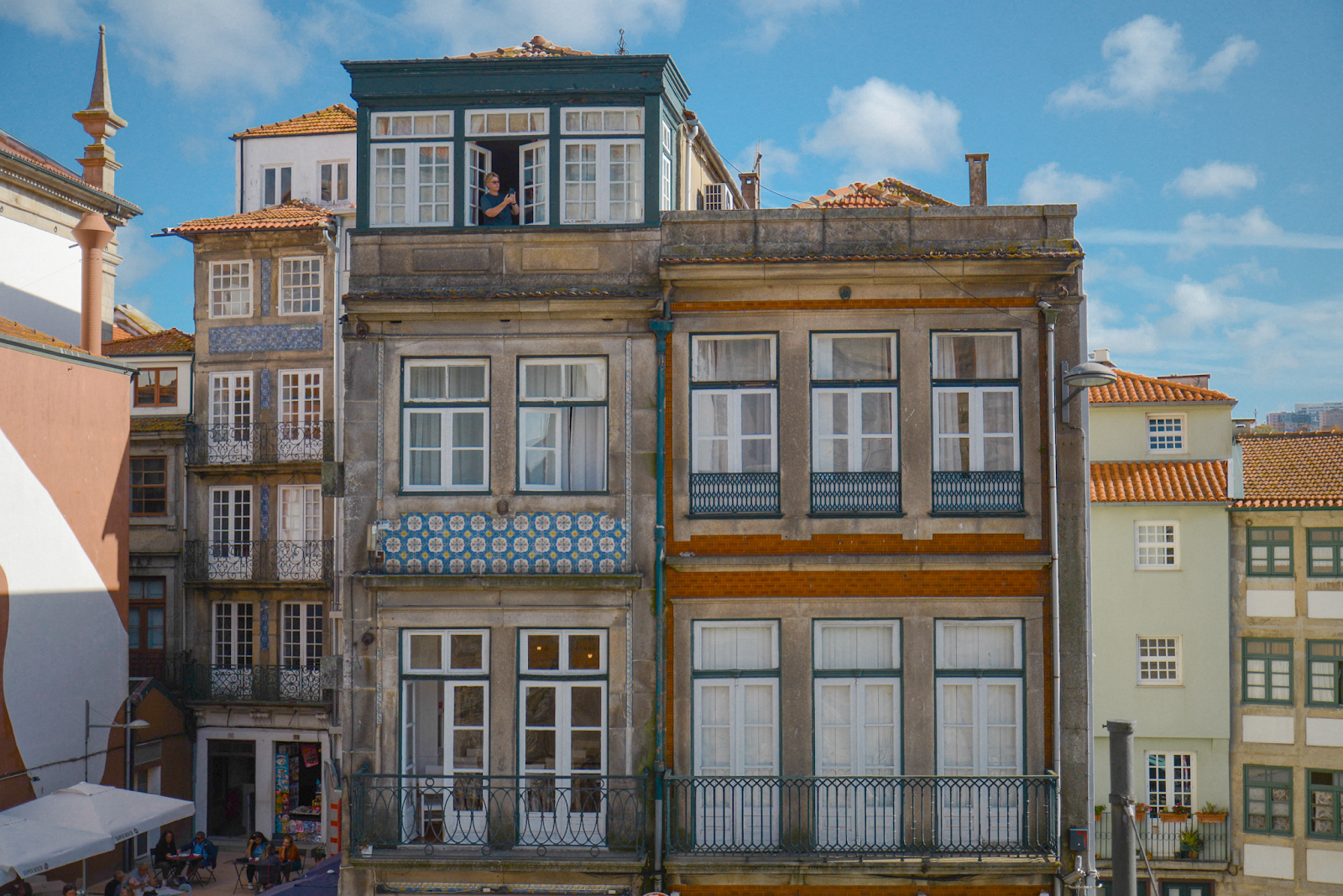 Porto facades and people, 2 Days in Porto, Portugal, FOREVERVANNY.com