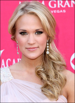 carrie underwood hair. Bring your hair to the side of