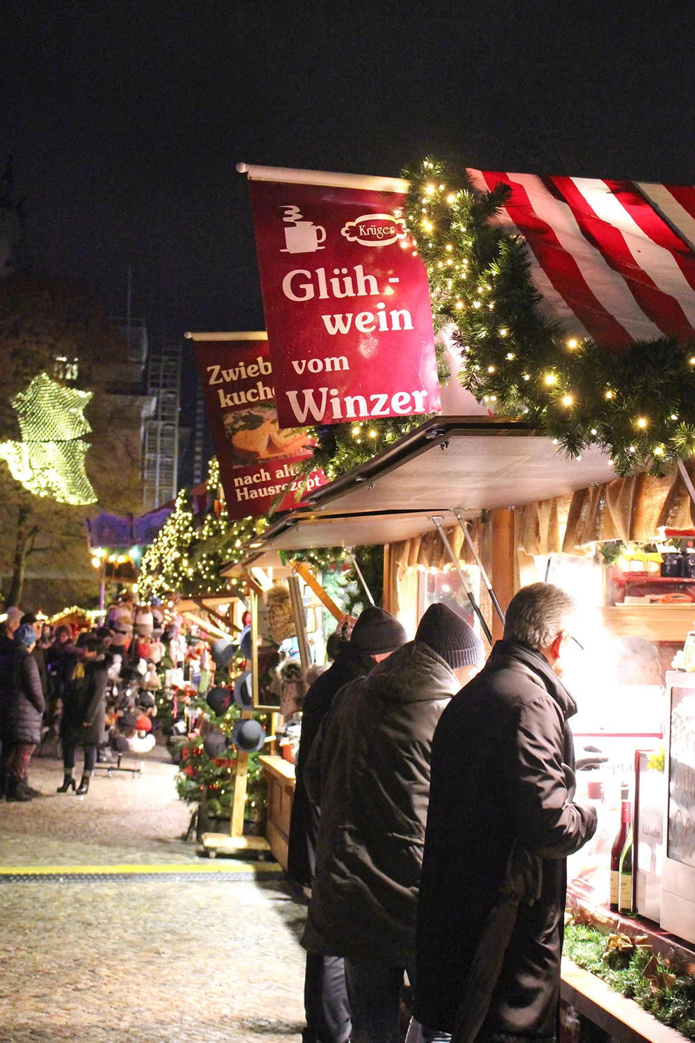 Gluhwein at the Christmas markets in Berlin - travel & lifestyle blog