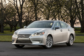 Front 3/4 view of 2014 Lexus ES 350