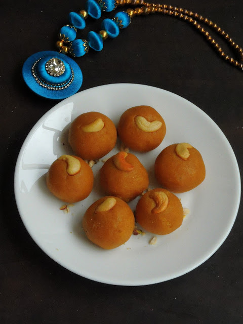 Khoya Besan Laddoo, Besan Laddoo with Khoya