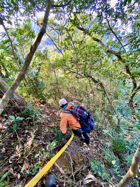 東暗影山下山途中