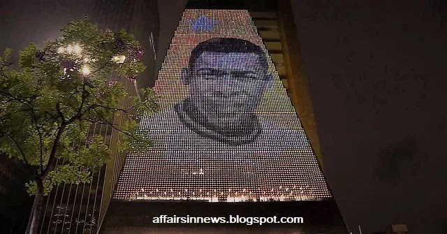 ILLUMINATION IN THE MEMORY OF PELE ON THE WALLS OF A BUILDING ON PAULISTA AVENUE