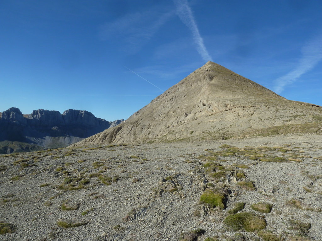 QUIMBOA BAJO (2-071m) y PINARÉ, 2.017m (Una travesía por lug P1240322%20%28FILEminimizer%29