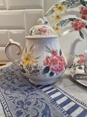 Villeroy and Boch Flora Bella Tea Pot