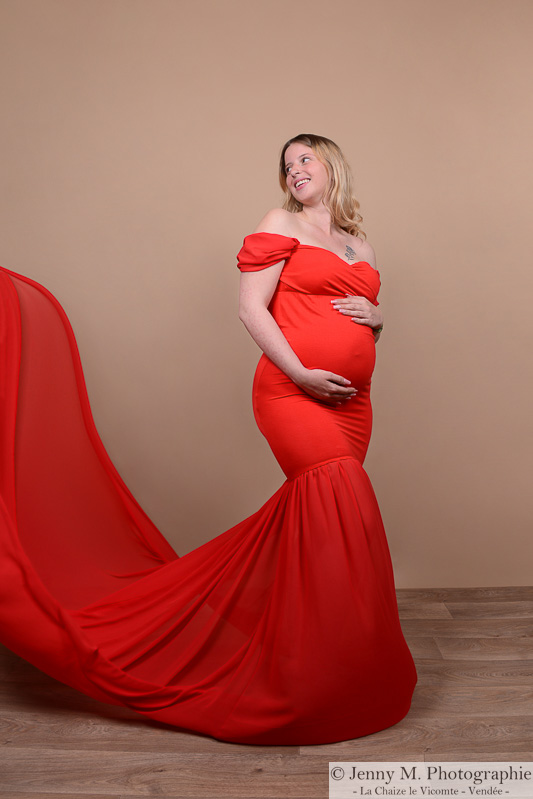 robe rouge de grossesse avec voilage