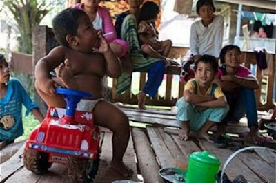 Foto Memalukan Anak SD Indonesia yg tersebar di media barat