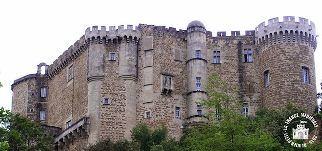 SUZE-LA-ROUSSE (26) - Château