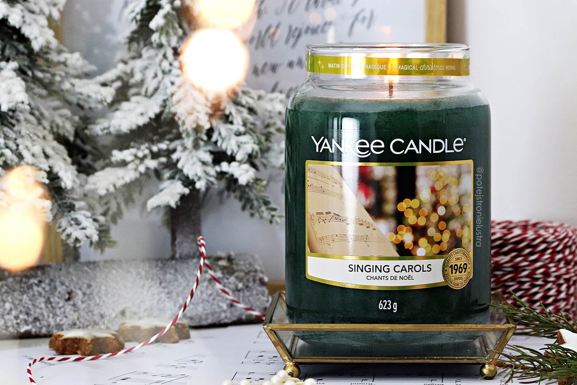 yankee candle singing carols dekoracja z dużą świecą