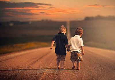  Sahabat adalah sosok yang sangat akan melekat dalam hidup kita 36 Kata-kata Mutiara Tentang Cinta, Sahabat, & Kehidupan