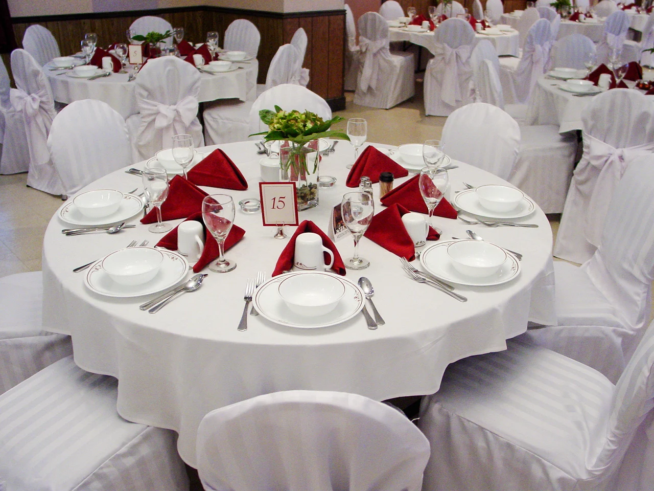 Cách Setup bàn tiệc kiểu Á